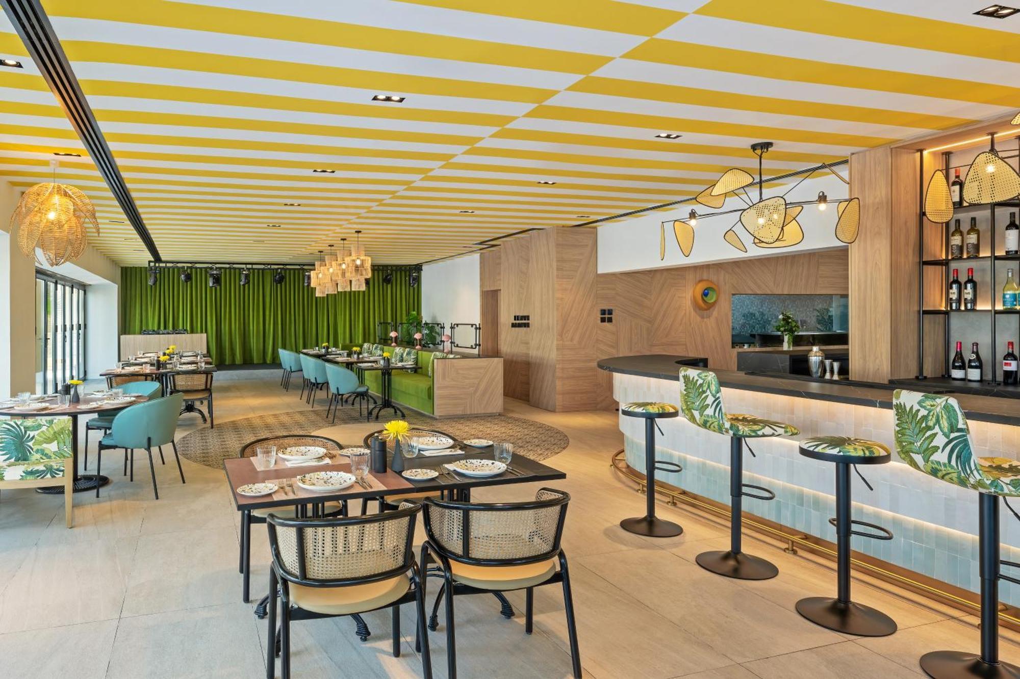 ออคซิเดนทัล อัลจัดดาฟ Hotel ดูไบ ภายนอก รูปภาพ Interior of the restaurant